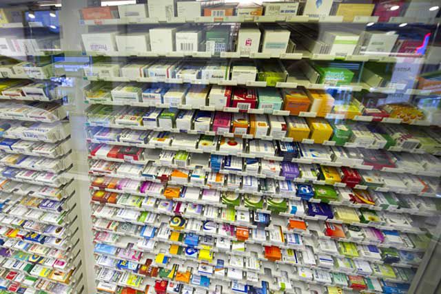 Составят список лекарств, которые можно будет продавать в обычных магазинах